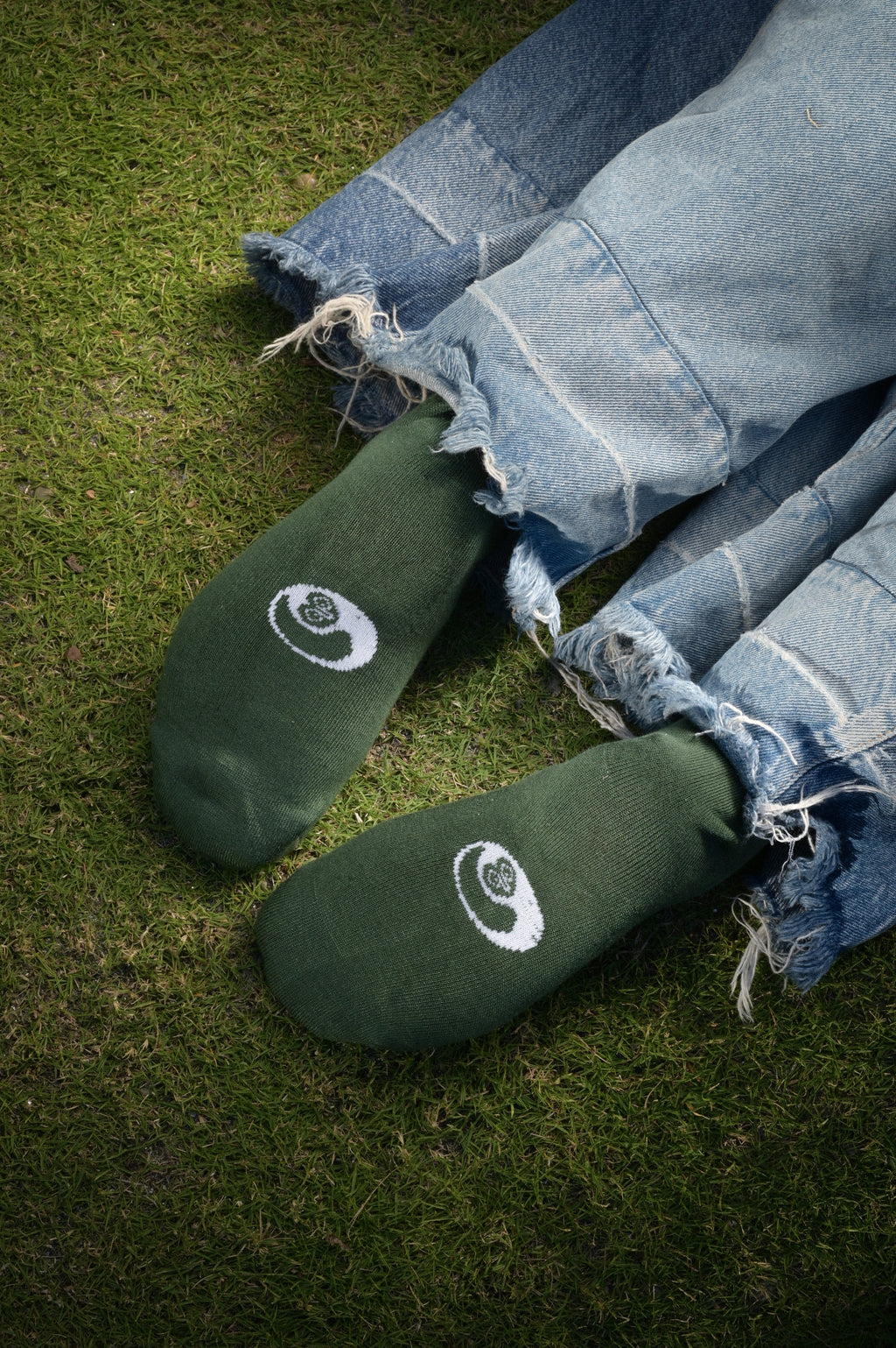 FOREST GREEN CREW SOCKS WITH MOTIF